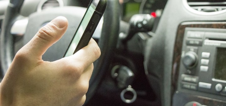 BIAYA PEMAKAIAN TELEPON SELULER DAN KENDARAAN PERUSAHAAN